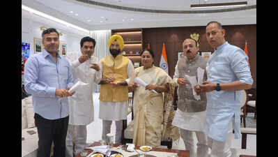 CM hails ‘historic mandate’, says ‘politics of fear, corruption rejected’