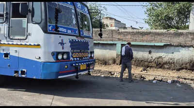 Open urination near bus stand angers shopkeepers, residents