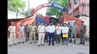 Chatra DC, SP on surprise visit to divisional jail