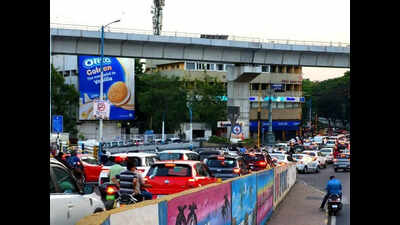 New barricading below CoEP flyover triggers traffic chaos