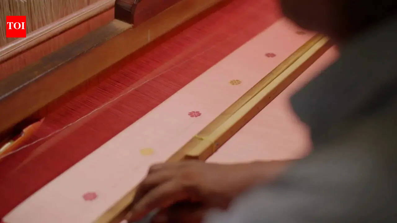 Handloom vs powerloom sarees: How to tell the difference like a pro