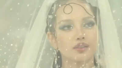 Met Gala 2026: BLACKPINK Lisa stuns with a white, tented dress and 3D arms, embodying 'Fashion is art'