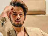 Baseer Ali holds a cameraman by neck for passing derogatory remarks