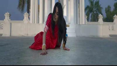 Shyamaupti danced with pain for Phool Pishi O Edward