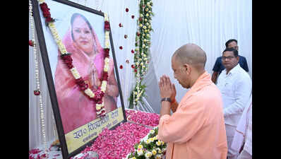 CM pays tribute to MLA’s wife