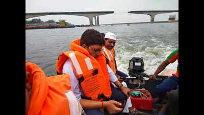 Administration rolls out free boat services after bridge collapse