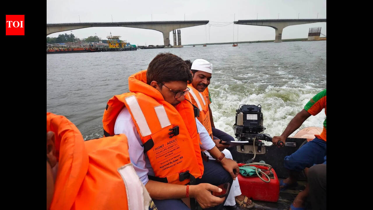 Administration rolls out free boat services after bridge collapse