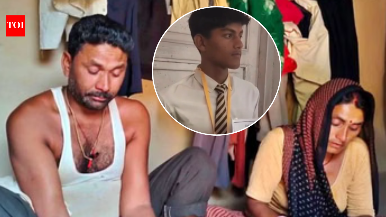 सफलता की कहानी: ‘मेरे पास इतने पैसे नहीं, वे लोगों को मिठाई खिला सकते हैं: पिता ने अपने बेटे की सफलता का राज साझा किया जिसने 498/500 अंक हासिल किए