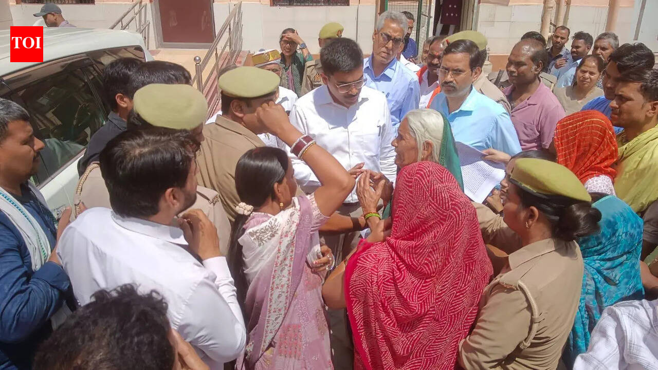 Dead constable’s family protests over land dispute; DM orders probe