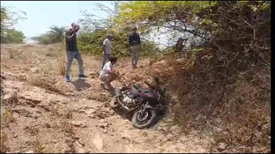 Gold heist: Robbers slipped past CCTV on canal bunds; motorcycle traced