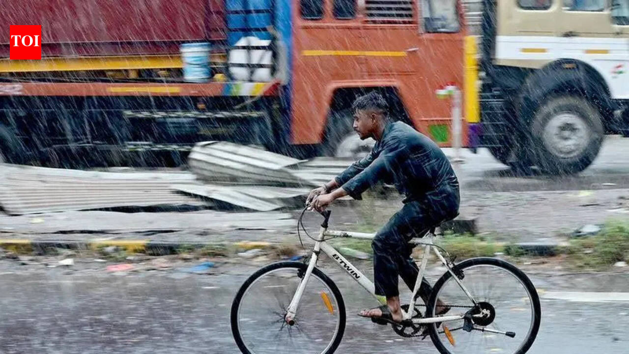 IMD issues heavy rain warning till Saturday | Kochi News - The Times of ...
