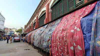 Amid unease, hawkers in New Market down shutters, switch sides before return to business