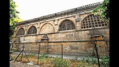 Sidi Saiyyed mosque’s garden revamp: Ahmedabad civic body to check clearances