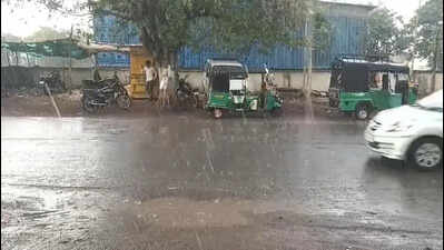 Amid intense heat, thunderstorms lash north, central Gujarat