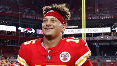 Donald Trump is seen worrying about Patrick Mahomes' Week 1 return in a viral moment