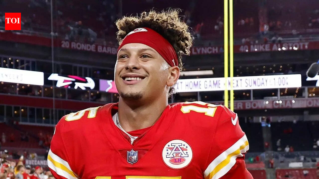 Donald Trump is seen worrying about Patrick Mahomes’ Week 1 return in a viral moment