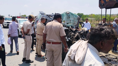 4 UP cops on way to rescue abducted man die in KMP expressway crash