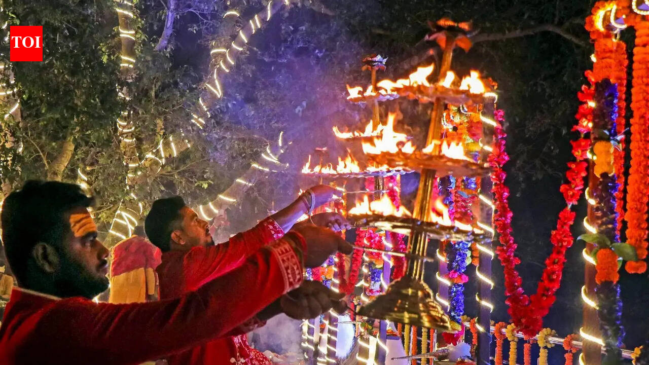 बंगाल के मंदिर में दिखा ‘केवल हिंदू’ का बैनर | भारत समाचार