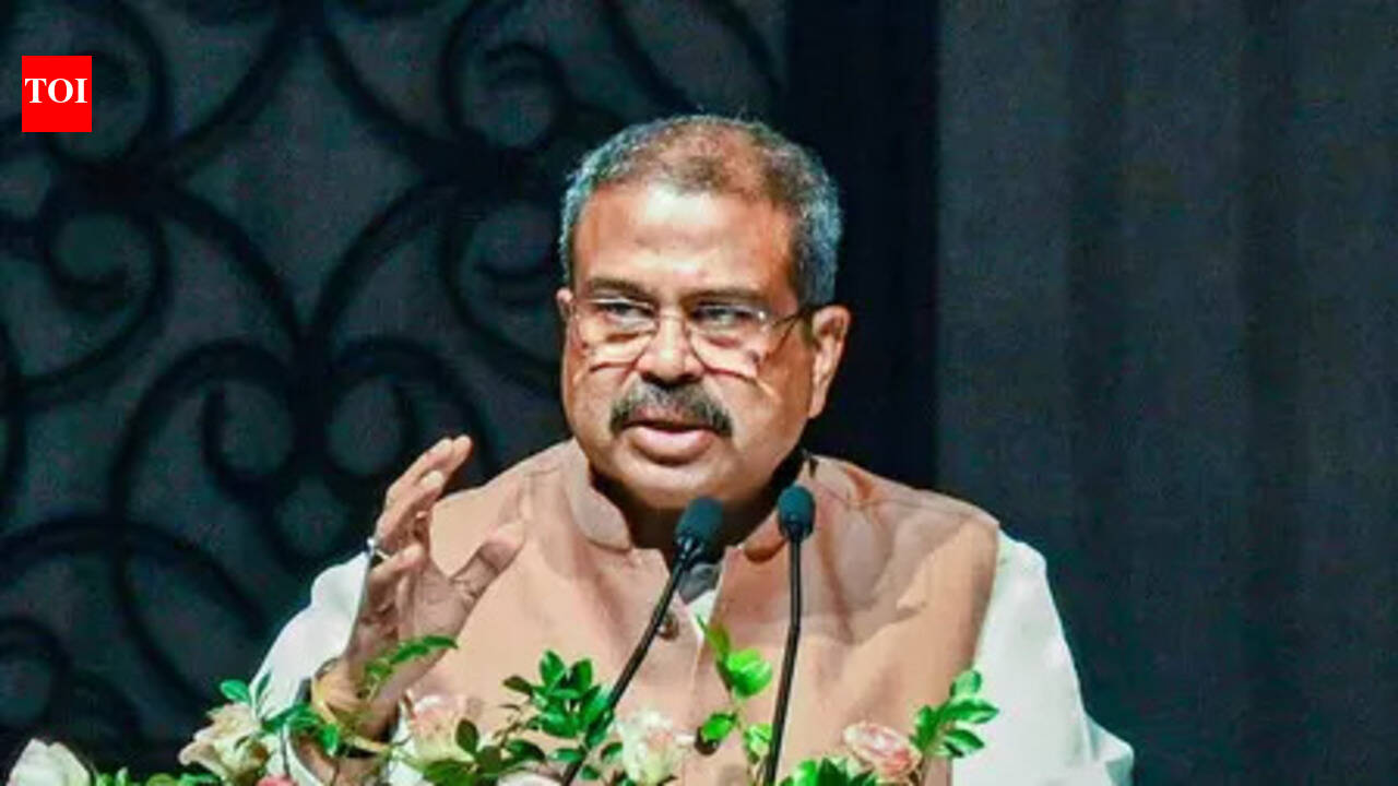 Bengal democracy being held at gunpoint: Pradhan on Mamata’s refusal to resign