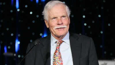 CNN laminitis  Ted Turner, who revolutionised 24-hour news, dies astatine  87