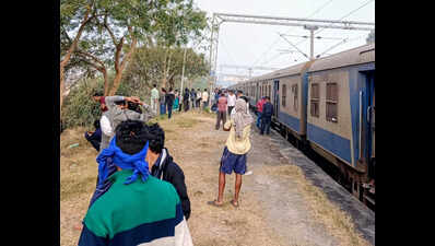 Commuters rue delay of trains in letters to PM, rly minister