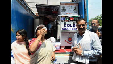 13 mobile units, ORS and water: As temperatures soar, Delhi govt takes heat relief measures to streets
