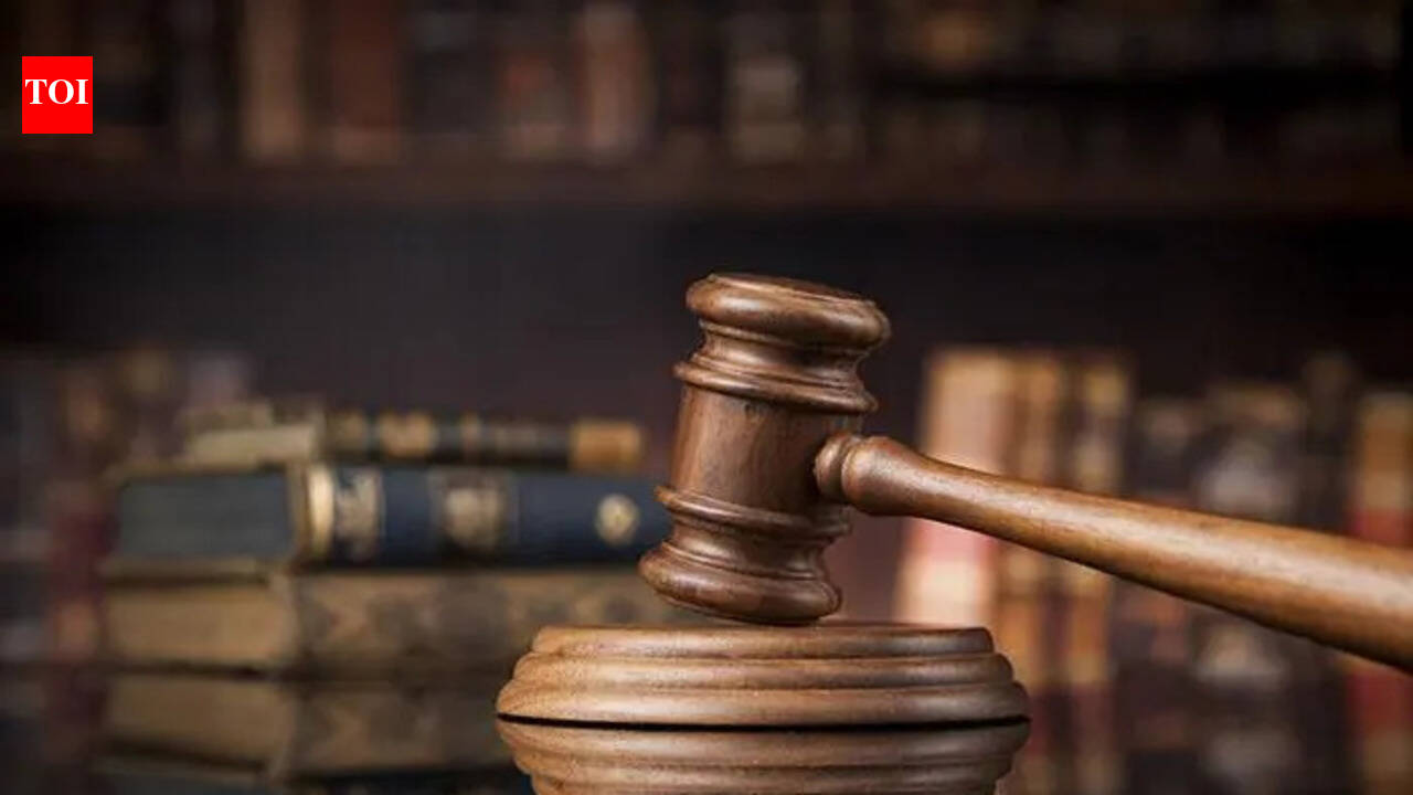 Madhubani revenue staff fined for service delays