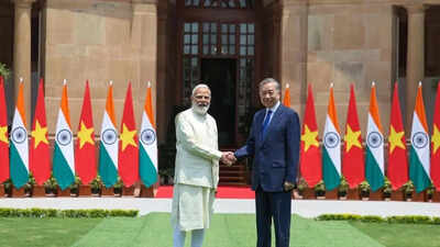 Focus on trade and defense, India & Vietnam upgrade ties, reaffirm commitment to freedom of navigation, target $ 25 billion trade