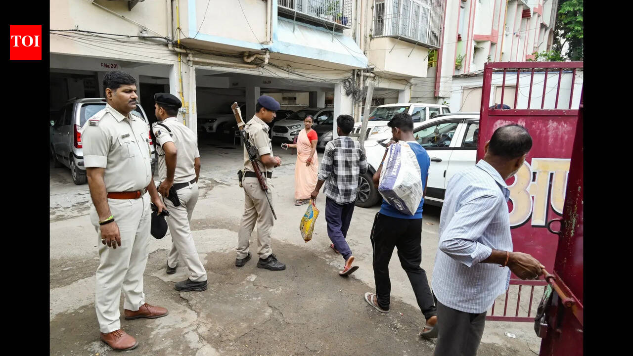 EOU raids Supaul sub-registrar’s premises, disproportionate assets found