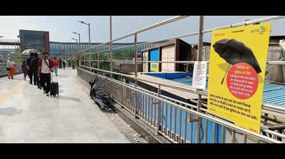 No sunshade, NCRTC offer commuters umbrellas to bridge gap between two stations