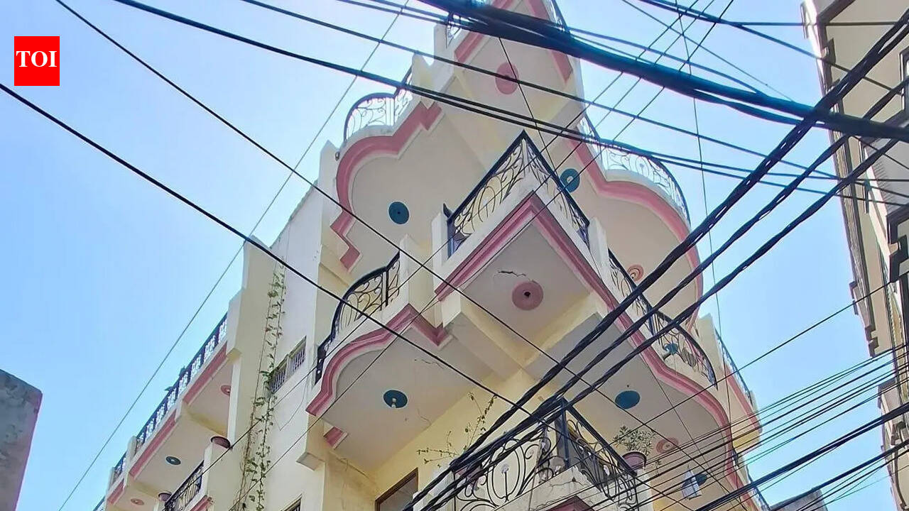 Couple held after man falls from building during scuffle | Noida News ...