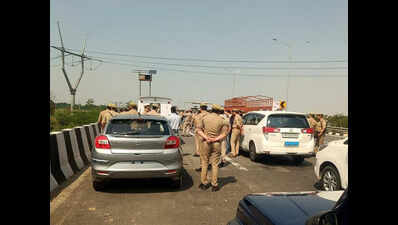 Gunmen pull off daylight cash van heist at Crossings Republik, flee with Rs 20 lakh