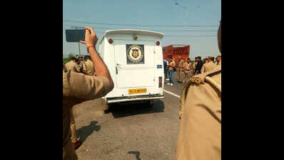 Gunmen pull off daylight cash van heist at Crossings Republik, flee with Rs 20 lakh