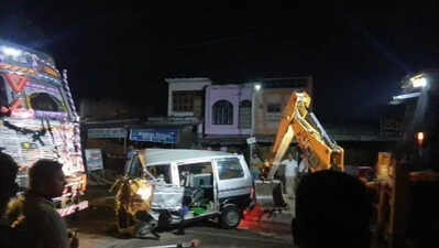 16 injured in pile-up; major traffic jam