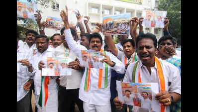 Congress severs ties with DMK to support TVK