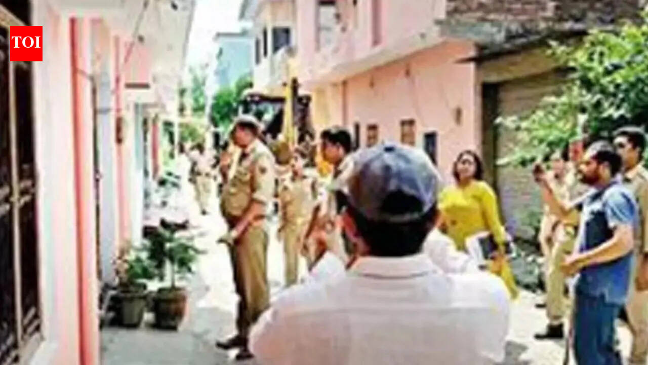 Kolkata cops crack the whip after bulldozer run