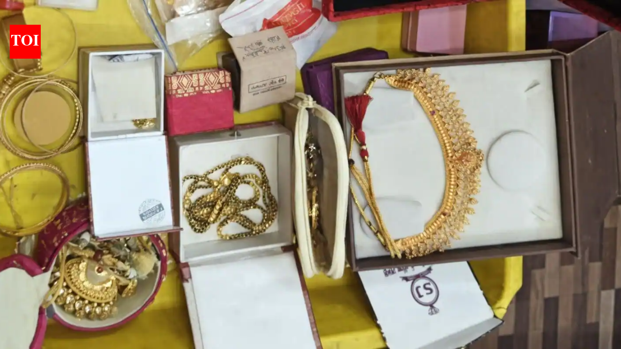 ED opens Ashok Kharat's bank locker, seizes gold jewellery worth 1cr, $5,500 and other valuables