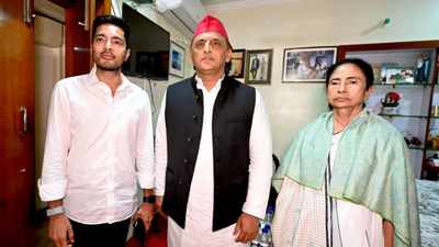 Akhilesh Yadav: 'Didi, you have not lost': Akhilesh Yadav meets Mamata, gives emotional support after TMC's Bengal rout | India News - The Times of India