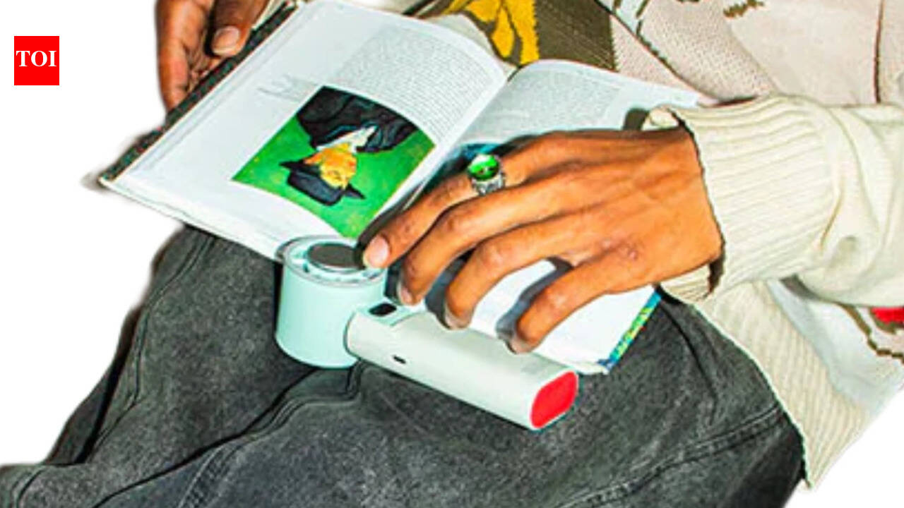 Nuuk BFF is a handheld fan that makes a lot of sense in a Delhi summer