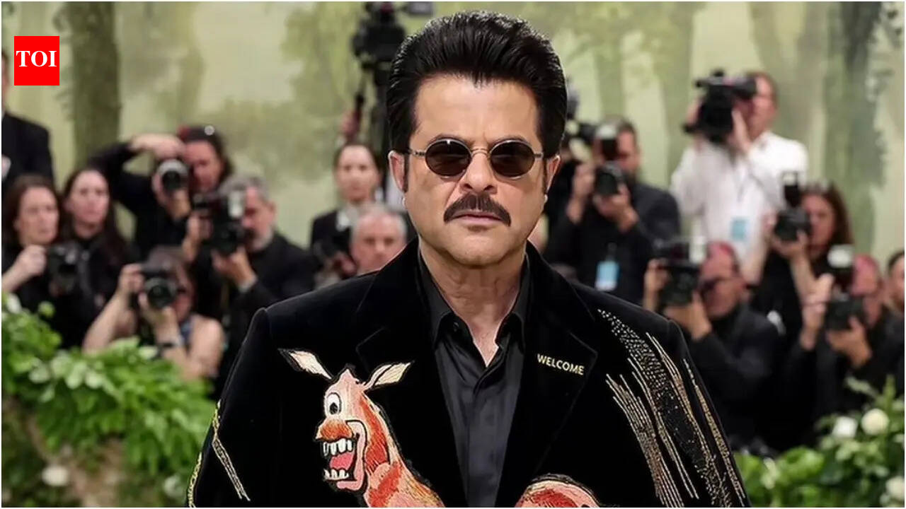 Anil Kapoor wins the Met Gala 2026 AI trend by reimagining Majnu Bhai’s iconic painting from 'Welcome' as couture; fans react
