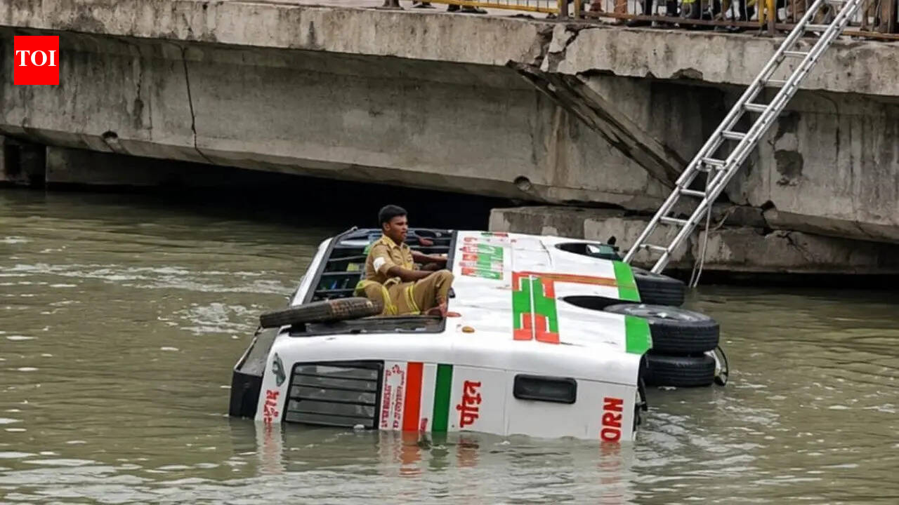 Bus carrying 20 workers plunges into canal in Kanpur