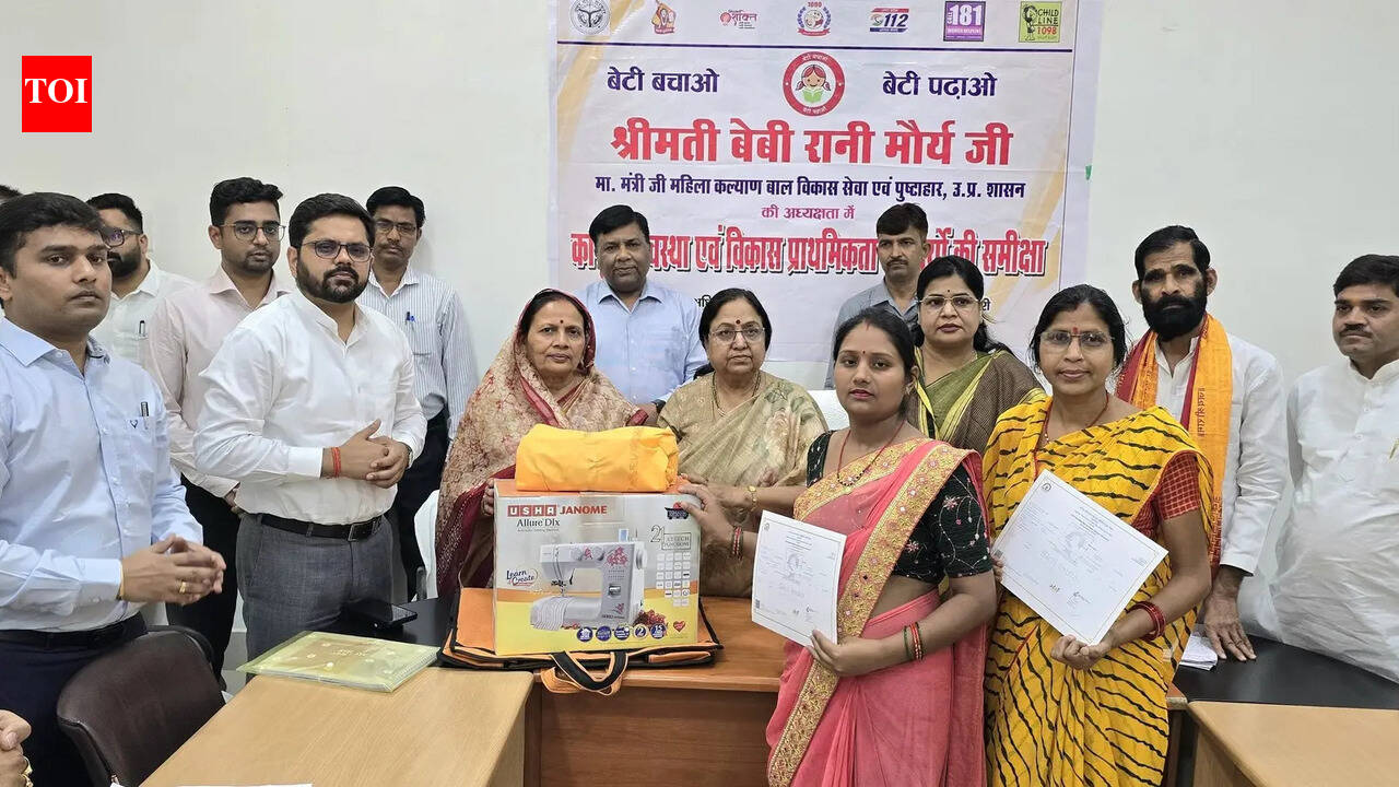 Min reviews Jhansi’s development projects, praises progress in health dept
