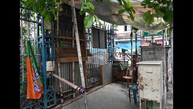 Hawkers, shoppers back at New Market, union offices razed