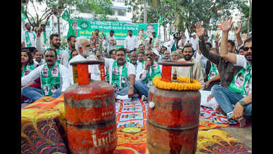 JMM protests hike in cooking gas prices
