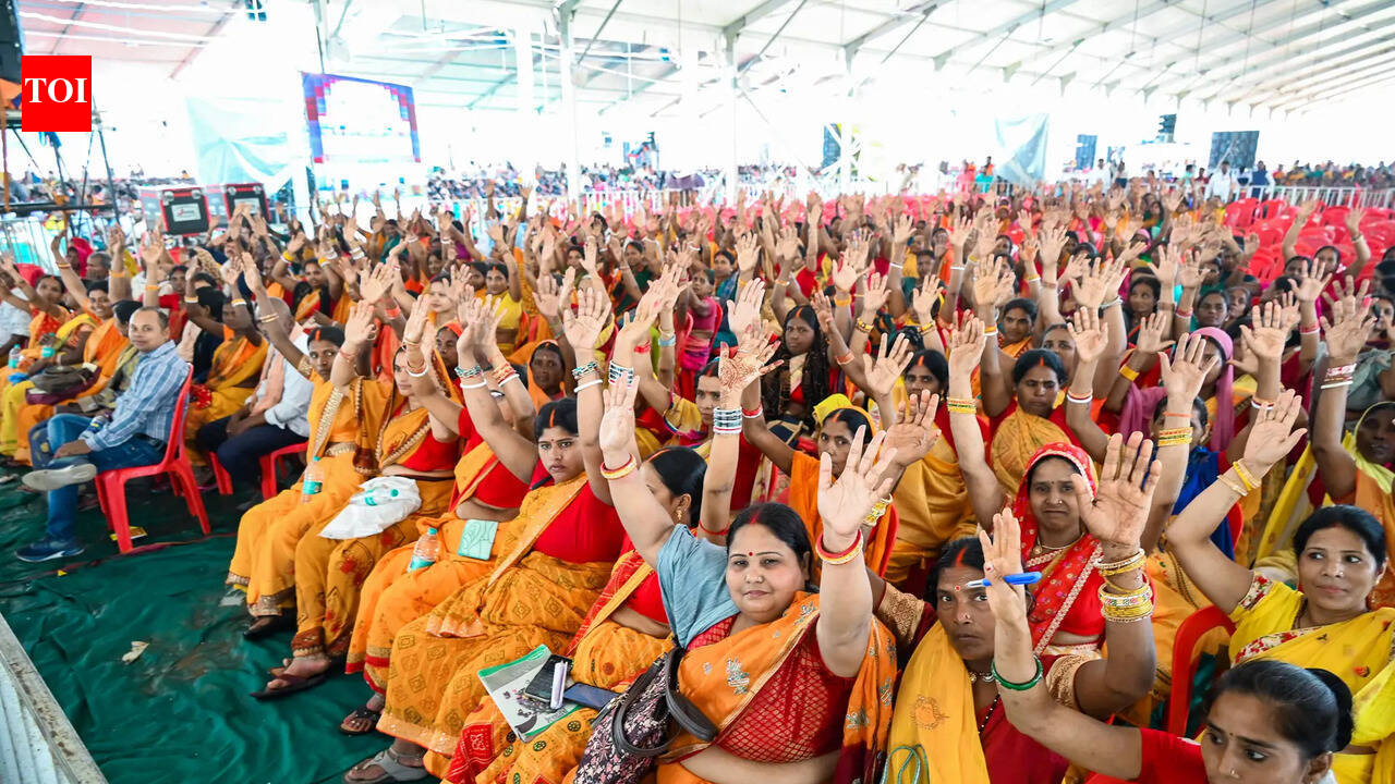 Women dominate crowd as Modi chants echo at Gandhi Maidan