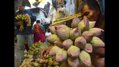 Jhalmuri, lotus witness sales boom