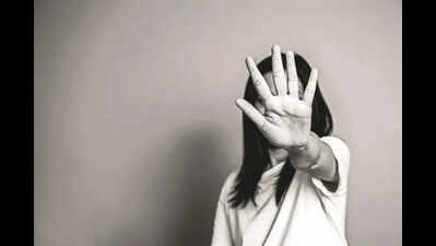 Shopkeeper molests girl, arrested