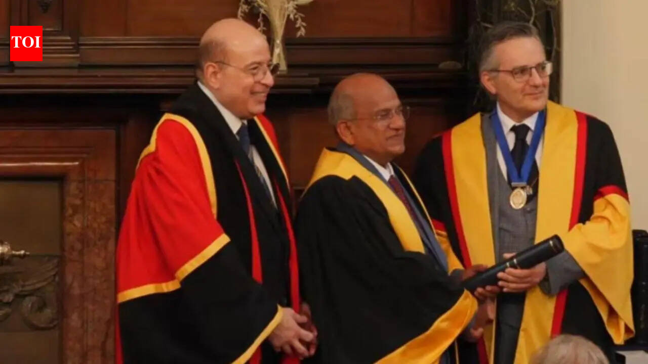 Meerut’s senior Ophthalmologist Prof. Dr. Sandeep Mittal honoured with ‘Fellow of Royal Surgeons’