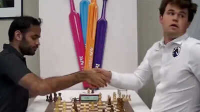 arjun-erigaisi-and-magnus-carlsen.jpg