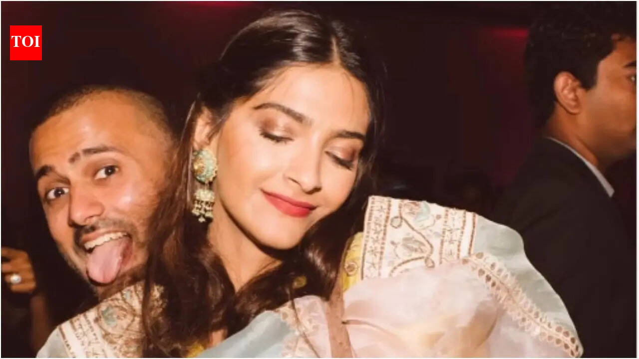 Sonam Kapoor shares RARE family picture with romantic note for Anand Ahuja on their 8th wedding anniversary 'There’s nobody else'